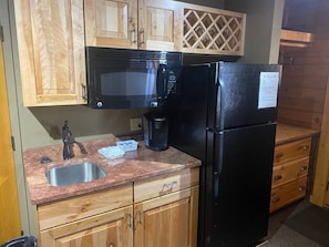 Private kitchen - C50L - King, Queen, Bunkbed, Loft, Dog Friendly (McHenry)