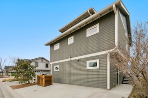 Exterior - Luxury Living Walk to Poudre Trail and Old Town! (Fort Collins)