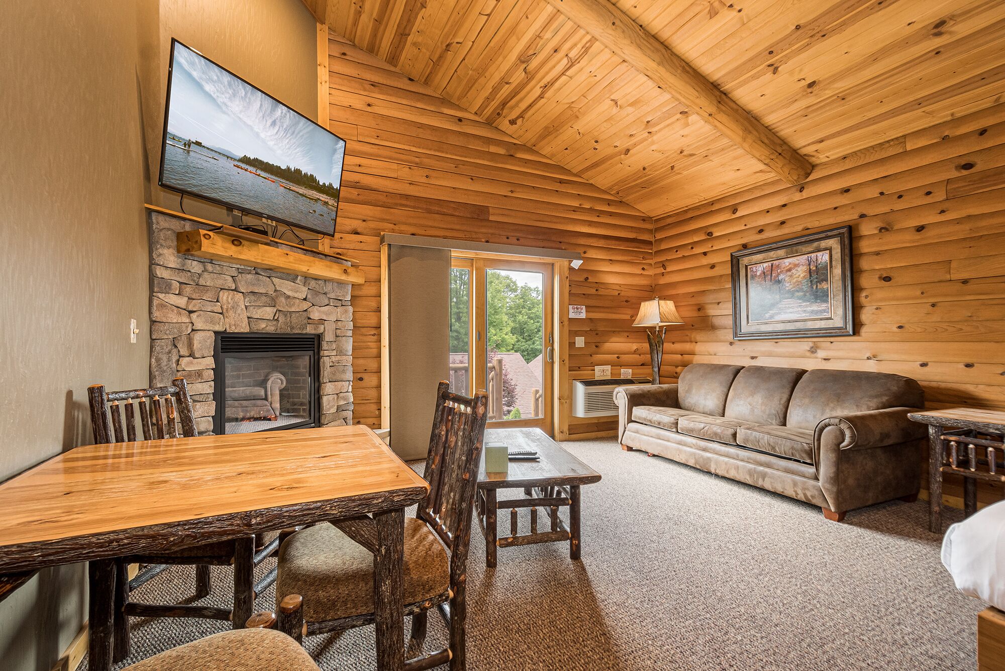 Télévision, cheminée