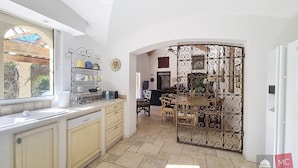 Interior - VILLA LE MAS DE PERSE (Le Plan-de-la-Tour)