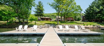 Lakefront Cabin Suite 4-Hot Tub, Full Kitchen
