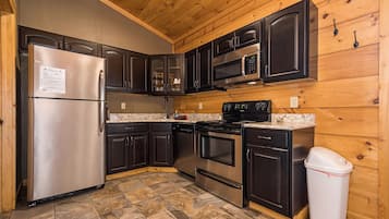 Geladeira, micro-ondas, fogão, lava-louças