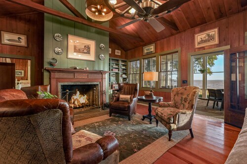 Stunning Lake Moultrie Estate on Deep Water