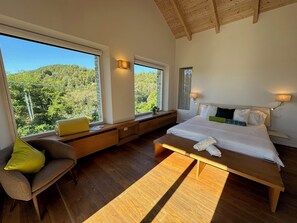 6 habitaciones, escritorio, tabla de planchar con plancha y wifi 
