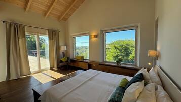 6 bedrooms, iron/ironing board, WiFi, bed sheets