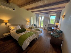 6 bedrooms, desk, iron/ironing board, WiFi - Villa La Ginestra with private pool Piemonte (Bistagno)