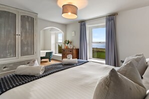 5 slaapkamers, een strijkplank/strijkijzer, wifi