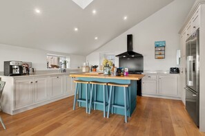 Fridge, microwave, oven, stovetop - Channel View - Luxury Cottages (Swansea)