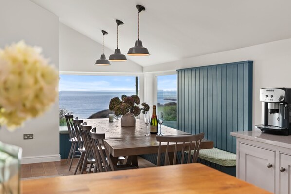 Dining - Channel View - Luxury Cottages (Swansea)