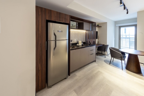 Family Studio Suite | Private kitchen | Full-size fridge, microwave, stovetop, cookware/dishes/utensils