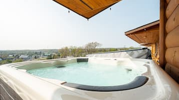 Bañera de hidromasaje al aire libre