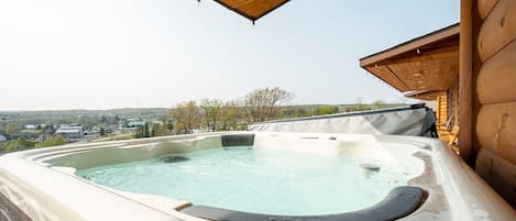 Tina de hidromasaje al aire libre