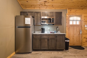 Frigorífico, microondas y cafetera o tetera