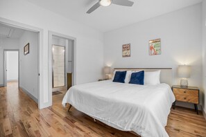 3 bedrooms, free WiFi, bed sheets - NEW! Spinnin' Pretty: 10min->Broadway! 3BR 3BA (Nashville)
