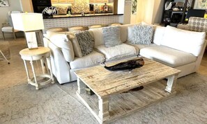 Smart TV, DVD player, books - Luxury Condominium with Complimentary 12 Person Pontoon Boat & Dock (Destin)