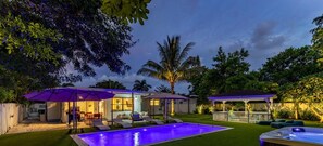 Terrace/patio - Casa Bella - 5 BR Villa in Miami with Pool, Mini-Golf, Basketball+ (Miami)