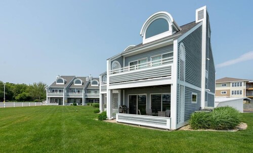 Waterfront Condo in Spring Lake-Blissful Blue Waterfront