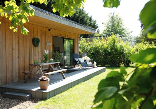 Dog-Friendly Luxury Lodge: Retreat from City to Country Bliss with Hot Tub