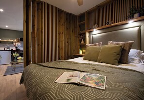 Desk, travel cot, free WiFi, bed sheets