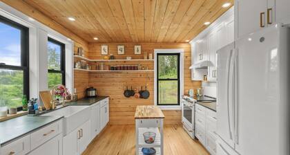 Jewelbox Cabin, Rolling hills escape in Cataldo