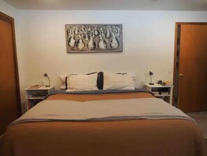 4 bedrooms, free WiFi, bed sheets