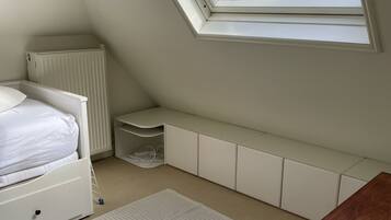 2 slaapkamers, een strijkplank/strijkijzer, wifi, beddengoed