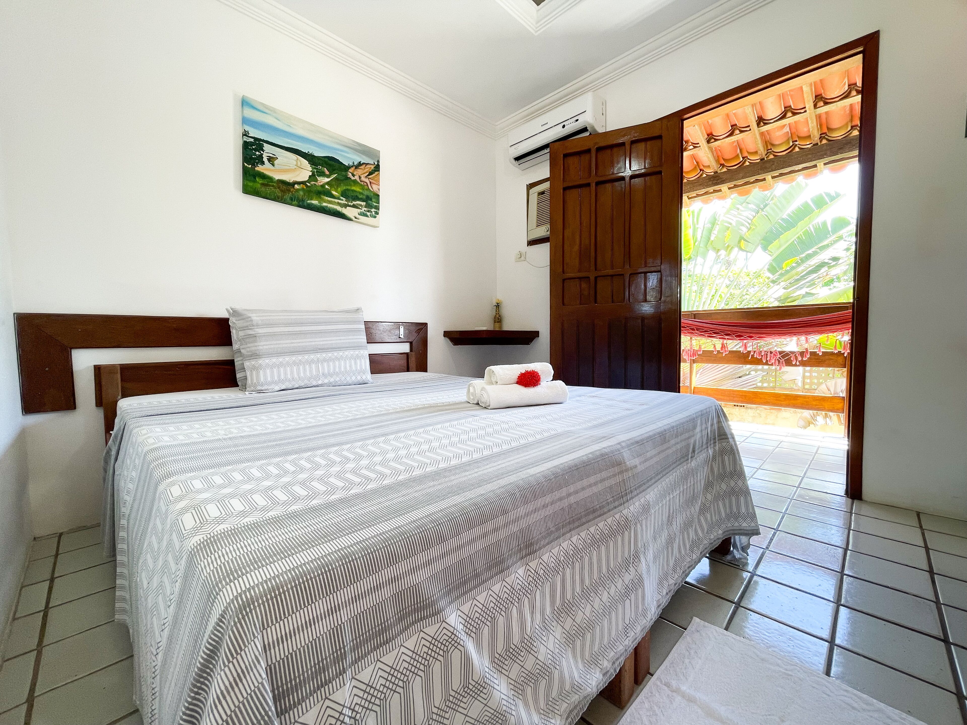 Ropa de cama hipoalergénica, escritorio, wifi gratis y ropa de cama 