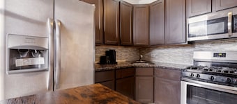 Comfortable Condo in the Heart of Bronzeville by RedAwning