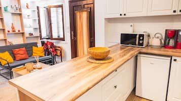 Estudio Deluxe | Zona de estar | Una televisión