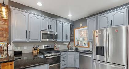 Spacious 2 BR Fairmount-Francisville Flat, Spa Bath, NEW!