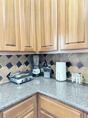 Fridge, microwave, oven, stovetop - Luxury Town House at Legacy Shops (Plano)