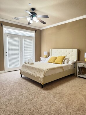 Desk, iron/ironing board, WiFi, bed sheets