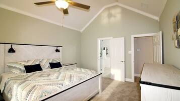 5 chambres, bureau, fer et planche à repasser, lit parapluie