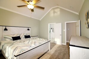 5 bedrooms, desk, iron/ironing board, travel crib