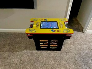 Game room - Deja Blue Lagoon & Games (McKinney)