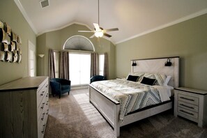 5 bedrooms, desk, iron/ironing board, travel crib - Deja Blue Lagoon & Games (McKinney)