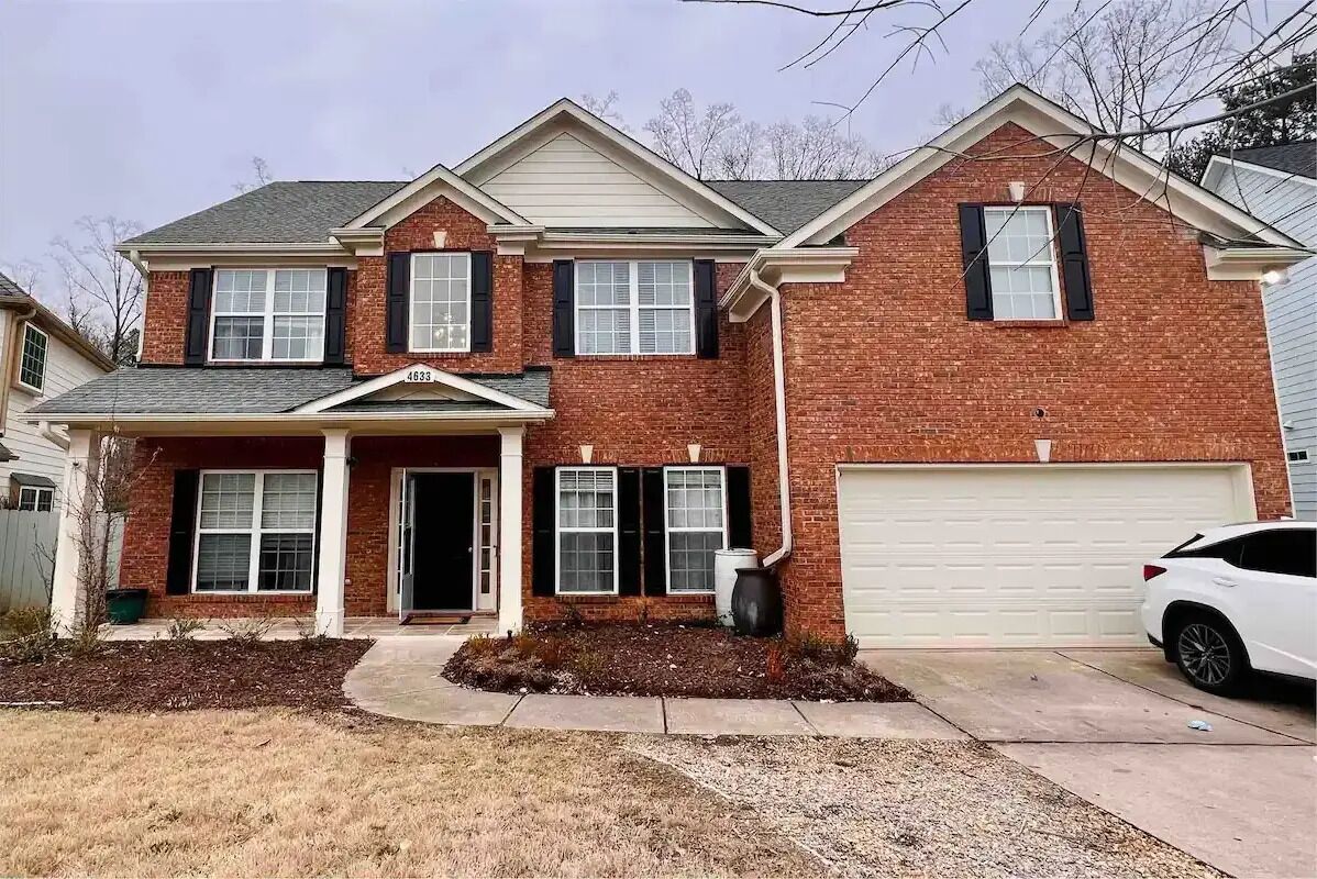 Spacious 5-bedroom house with in delightful Norcross, 22 min from ATL