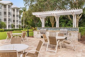 Outdoor dining - FAMILY GET-A-WAY BARGAIN
Enjoy the beautiful Marriott Cypress Harbour (Orlando)