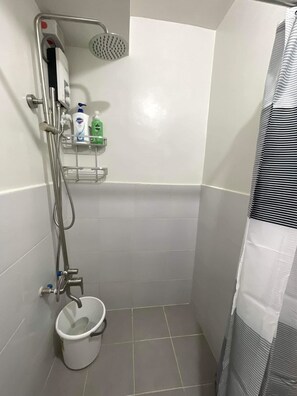 Hårtørrer, bidet, håndklæder, Sæbe