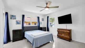 2 bedrooms, in-room safe, desk, WiFi