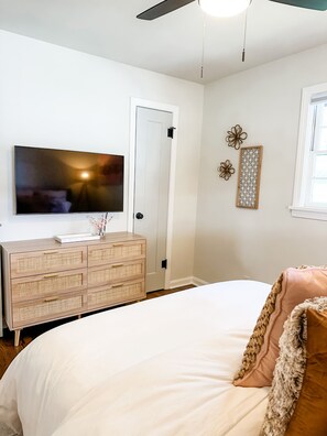 3 habitaciones, escritorio, tabla de planchar con plancha y wifi gratis