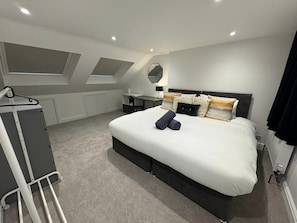 5 bedrooms, desk, iron/ironing board, travel cot
