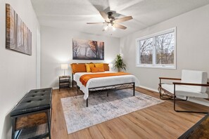 3 camere, una scrivania, ferro/asse da stiro, culla da viaggio