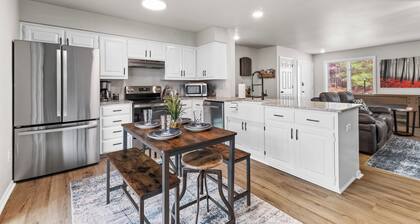 Hideaway In The Highlands : Bike, Lake, Golf, Pet Friendly