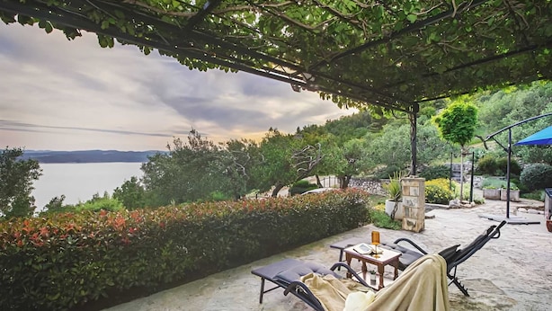 Unclassified image, 1 of 55, button - Rustic Charm Cottage in Nature Park with Jacuzzi (Baška voda)