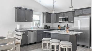 Luxury House | Dapur peribadi | Peti sejuk, ketuhar gelombang mikro, ketuhar