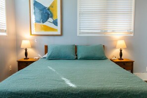 1 habitación, tabla de planchar con plancha y cuna de viaje