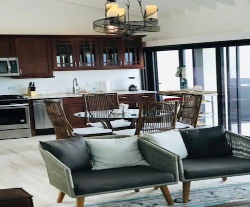 Huge 2-bedroom condo with WiFi, AC in enjoyable St. Thomas