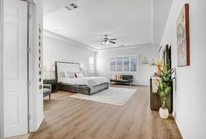 4 habitaciones, escritorio, wifi gratis y ropa de cama