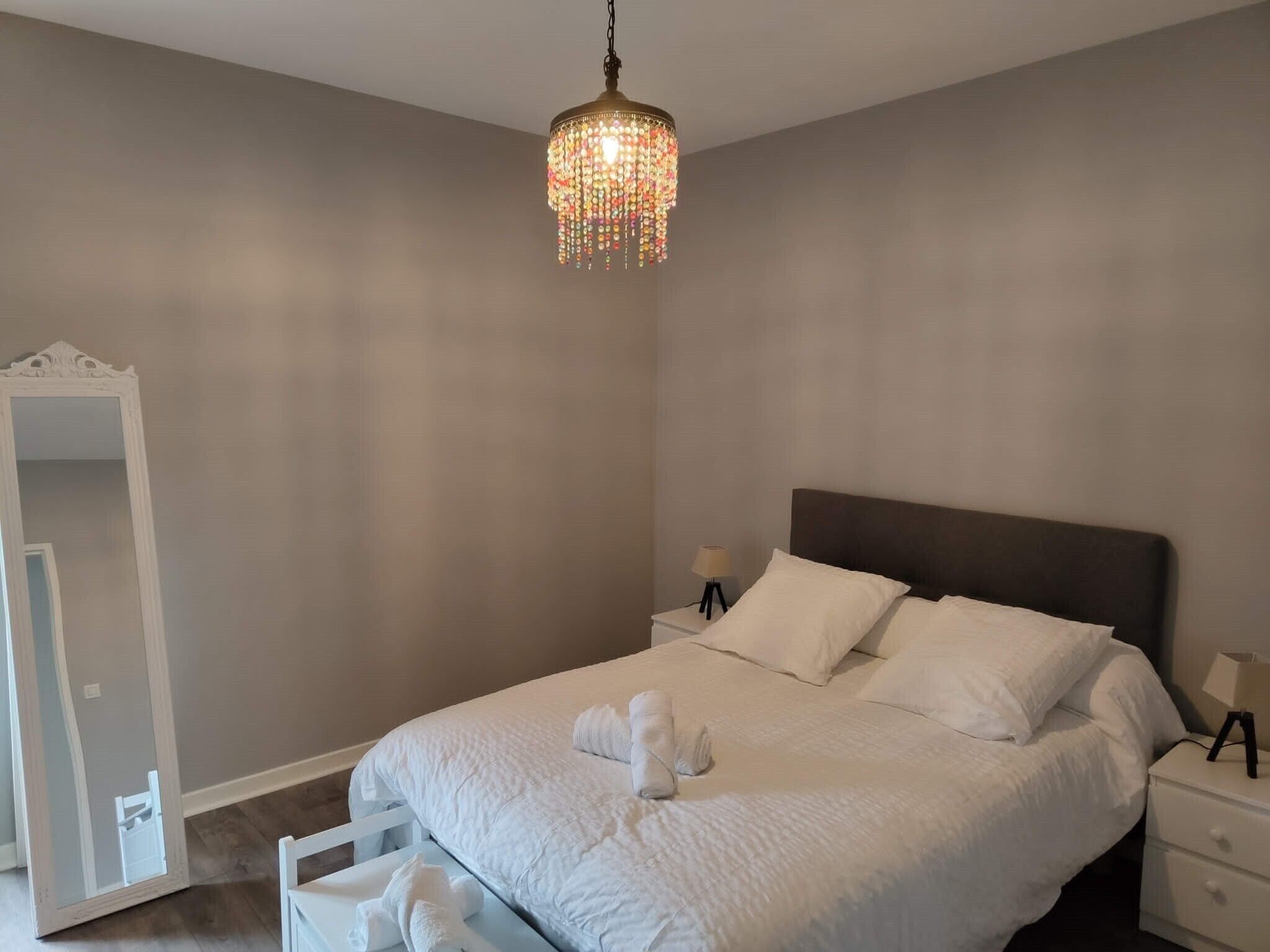 2 多间卧室、熨斗/熨衣板、WiFi、床单